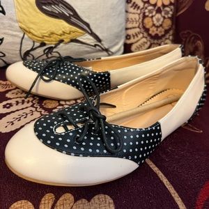 Royal Monk saddle shoes